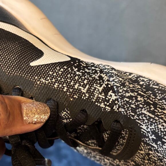 Nike Flex Contact Running Shoes Women's 8 Black White Lightweight Workout Gym - Picture 3 of 12